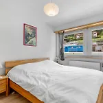 Saturne 103 Sur La Place Du Village A Apartment