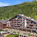 Saturne 103 Sur La Place Du Village A Apartment