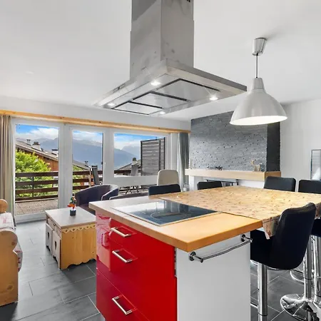 Saturne 103 Sur La Place Du Village A