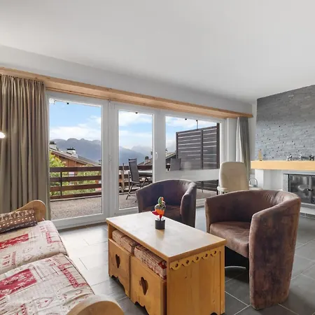 Saturne 103 Sur La Place Du Village A