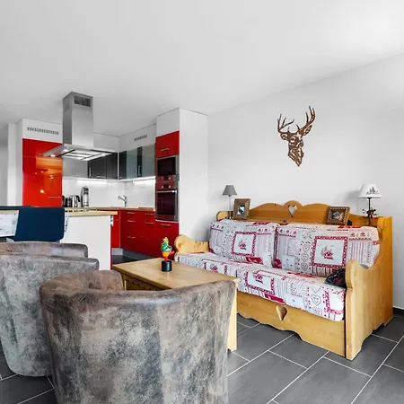 Saturne 103 Sur La Place Du Village A Apartment *
