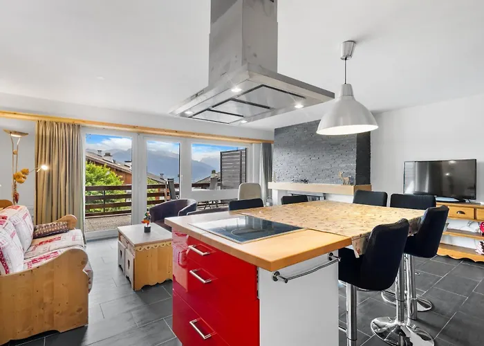 Saturne 103 Sur La Place Du Village A