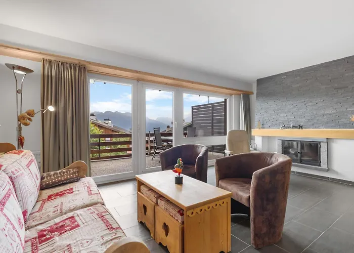 Saturne 103 Sur La Place Du Village A