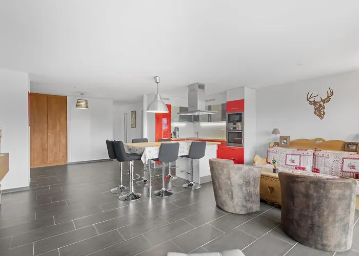 Saturne 103 Sur La Place Du Village A *