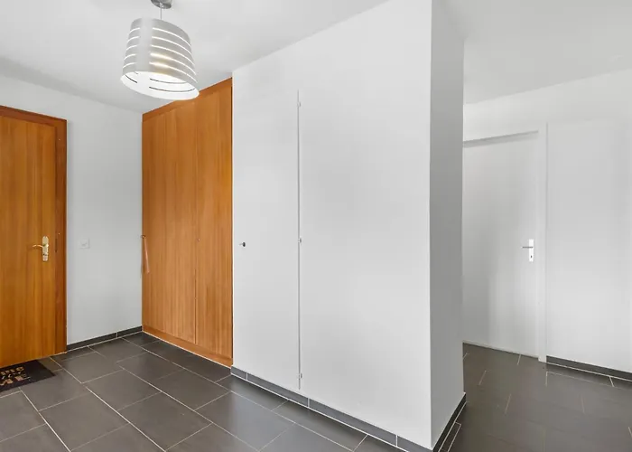 Saturne 103 Sur La Place Du Village A *