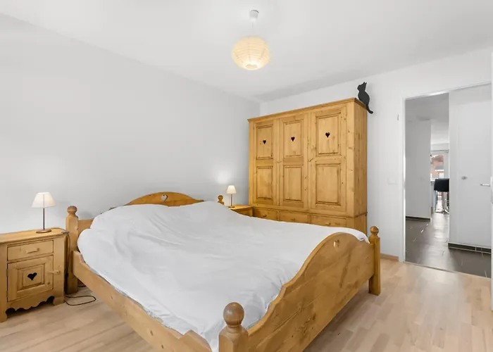 Saturne 103 Sur La Place Du Village A *